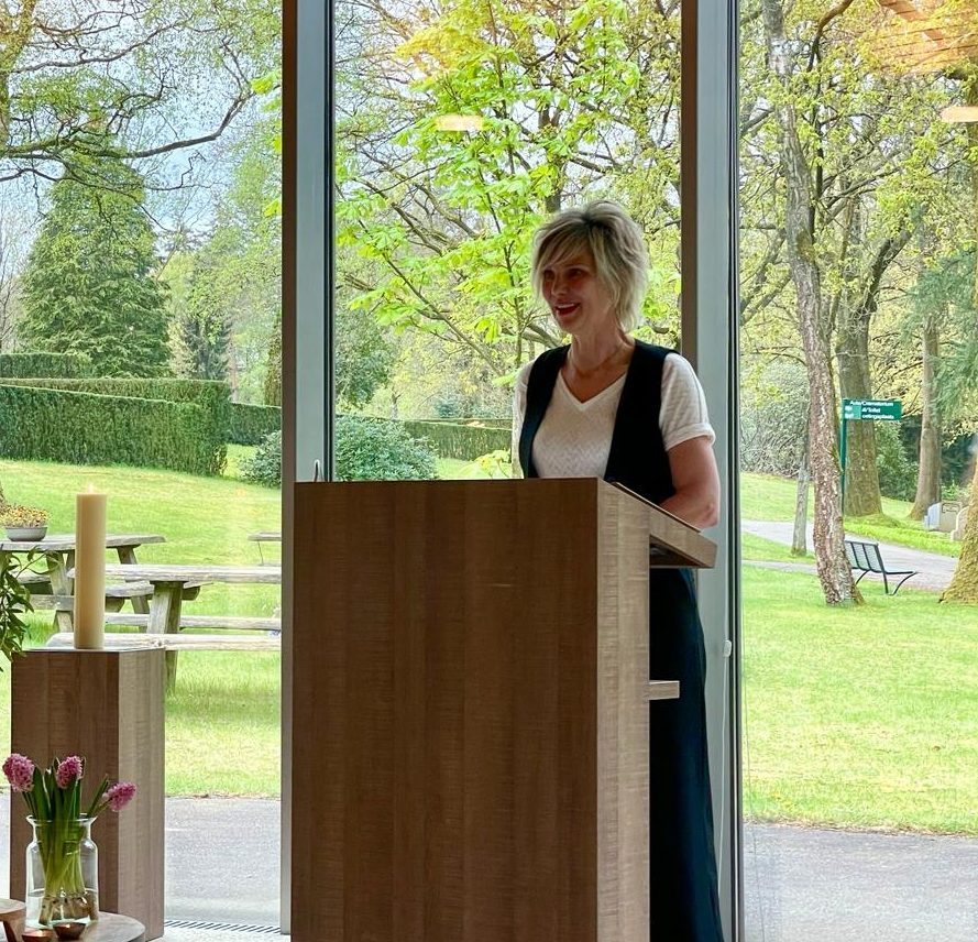 Gea Schabbink is woorddienstbegeleider / ritueelbegeleider